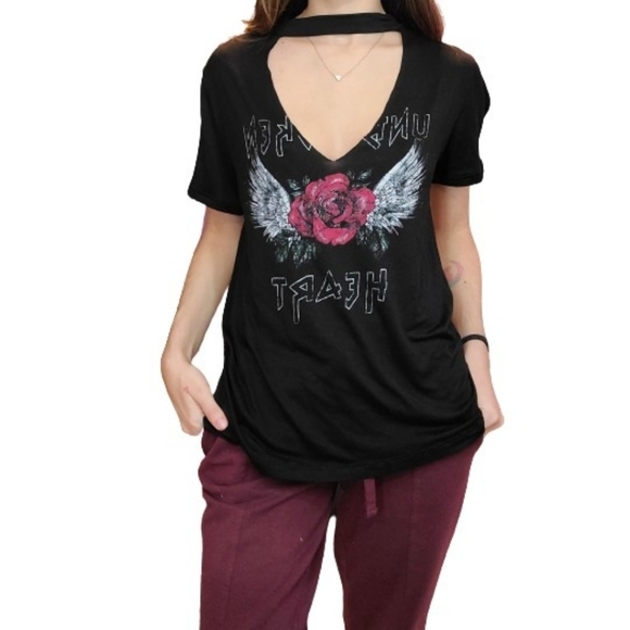 Charlotte Russe Tops - 🟣FIRM PRICE🟣 NWT unbroken heart choker shirt